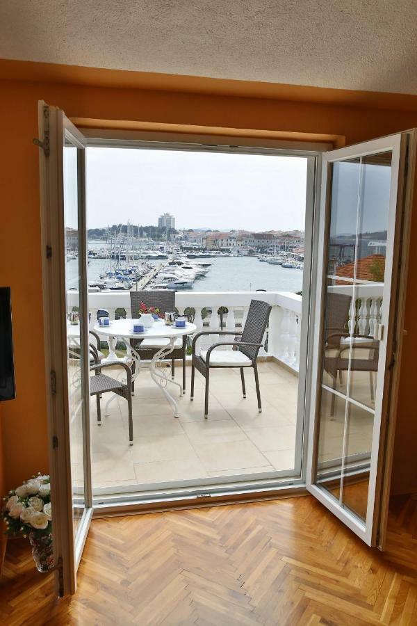 Apartment And Rooms Villa Kolonada โวดีเซ ภายนอก รูปภาพ